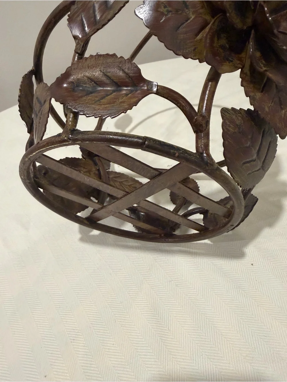 New Metal Leaf Basket sturdy Bronze Tone Floral Design